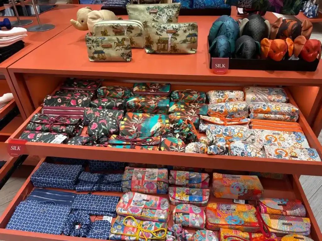 タイのお土産 ジムトンプソンのシルクの小物